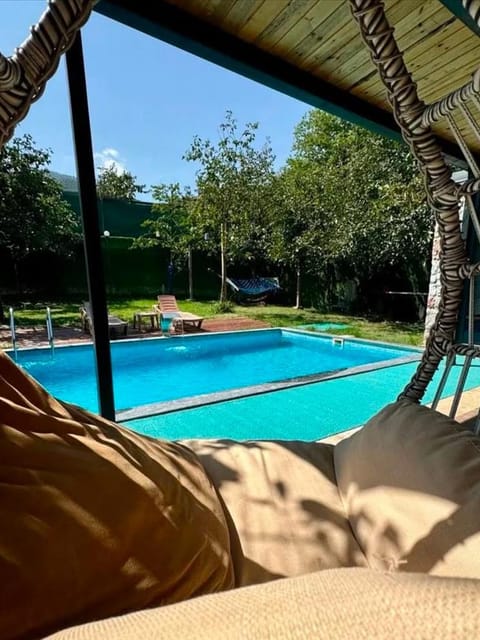 listing card gallery