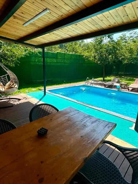 listing card gallery